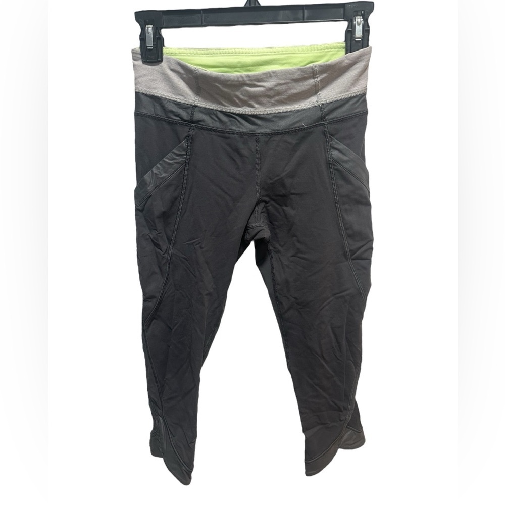 LULULEMON BLACK GRAY AND GREEN CROPPED LEGGINGS WITH POCKETS SIZE 4 - Picture 1 of 4